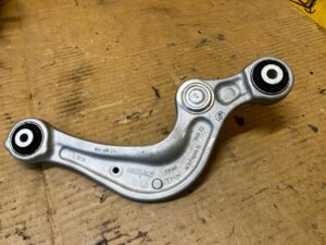 NOWY WAHACZ TYŁ TYLNY PRAWY AUDI A8 D5