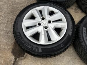 KOŁA FELGI STRUKTURALNE OPONY CAŁOROCZNE DACIA SANDERO III 3 185/65 R15
