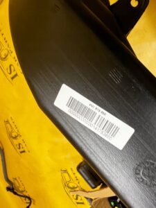 KANAŁ TUNEL DOLOT PRZEWÓD POWIETRZA DESKI KONSOLI PRZÓD PRAWY AUDI A8 D5