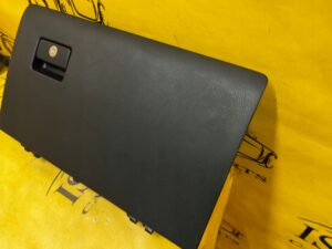 SCHOWEK PASAŻERA DESKI KONSOLI PRAWY TOYOTA RAV4 V EU