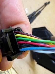 LUSTERKO ZEWNĘTRZNE PRAWE 9 PIN ASYSTENT DACIA SANDERO III NV676 676 EU