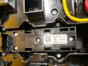 NOWA LAMPKA OŚWIETLENIE PODSUFITKI PRZÓD LED SZYBERDACH SOS AUDI A8 D5 1PH