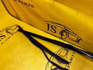 KOMPLET RAMIONA RAMIĘ WYCIERACZEK WYCIERACZKI PRZÓD TOYOTA RAV4 V EU