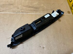 PANEL PRZYCISK PRZEŁĄCZNIK SZYB LUSTEREK PRZÓD LEWY RENAULT KOLEOS II EU