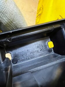 OSŁONA ZAŚLEPKA KLEMY AKUMULATORA ROZDZIELACZA PRĄDU AUDI A8 D5