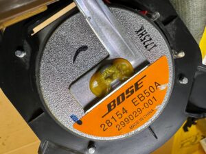 GŁOŚNIK WNĘTRZA KABINY BOSE LEWY RENAULT KOLEOS II