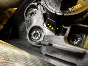 GŁOŚNIK OSŁONA SŁUPKA A DRZWI PRZÓD PRAWY CITROEN DS7 CROSSBACK X74