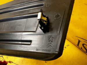 PODSTOPNICA STOPIEŃ PODNÓŻEK CITROEN DS7 CROSSBACK X74 EU