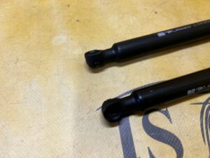 KOMPLET SIŁOWNIKI TELESKOPY KLAPY TYŁ BAGAŻNIKA RENAULT CLIO IV HB TENNP