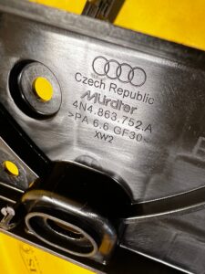 KOMPLET UCHWYT MOCOWANIE PROGU PRAWE PRAWY AUDI A8 D5 LONG