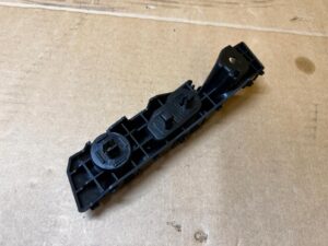 ŚLIZG MOCOWANIE WSPORNIK ZDERZAKA PRZÓD PRAWY RENAULT KOLEOS II