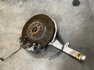 ZWROTNICA TARCZA ZACISK PRZÓD LEWY MERCEDES GL X166 3.0 CDI