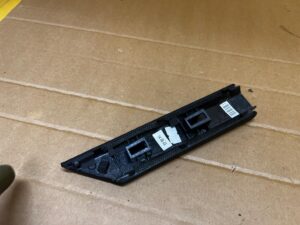 DEKOR LISTWA RĄCZKA UCHWYT TUNELU ŚRODKOWEGO PRAWA SKÓRA RENAULT KOLEOS II