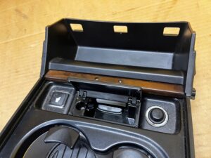 SCHOWEK UCHWYT NA KUBKI CUPHOLDER DREWNO MERCEDES GL X166