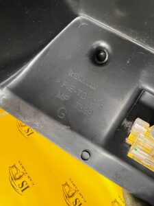 OSŁONA BOCZEK MOCOWANIE PÓŁKI BAGAŻNIKA TYŁ LEWY RENAULT CLIO IV HB