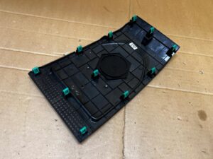 KRATKA OSŁONA MASKOWNICA GŁOŚNIKA BOSE DESKI KONSOLI RENAULT KOLEOS II