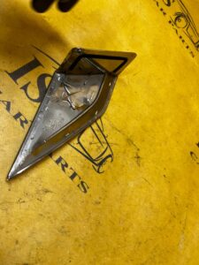 TRÓJKĄT ZAŚLEPKA OSŁONA BŁOTNIKA TYŁ PRAWY CHROM CITROEN DS7 CROSSBACK X74