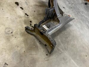 ĆWIARTKA PODŁUŻNICA FARTUCH KIELICH PRZÓD LEWY CITROEN DS7 CROSSBACK X74