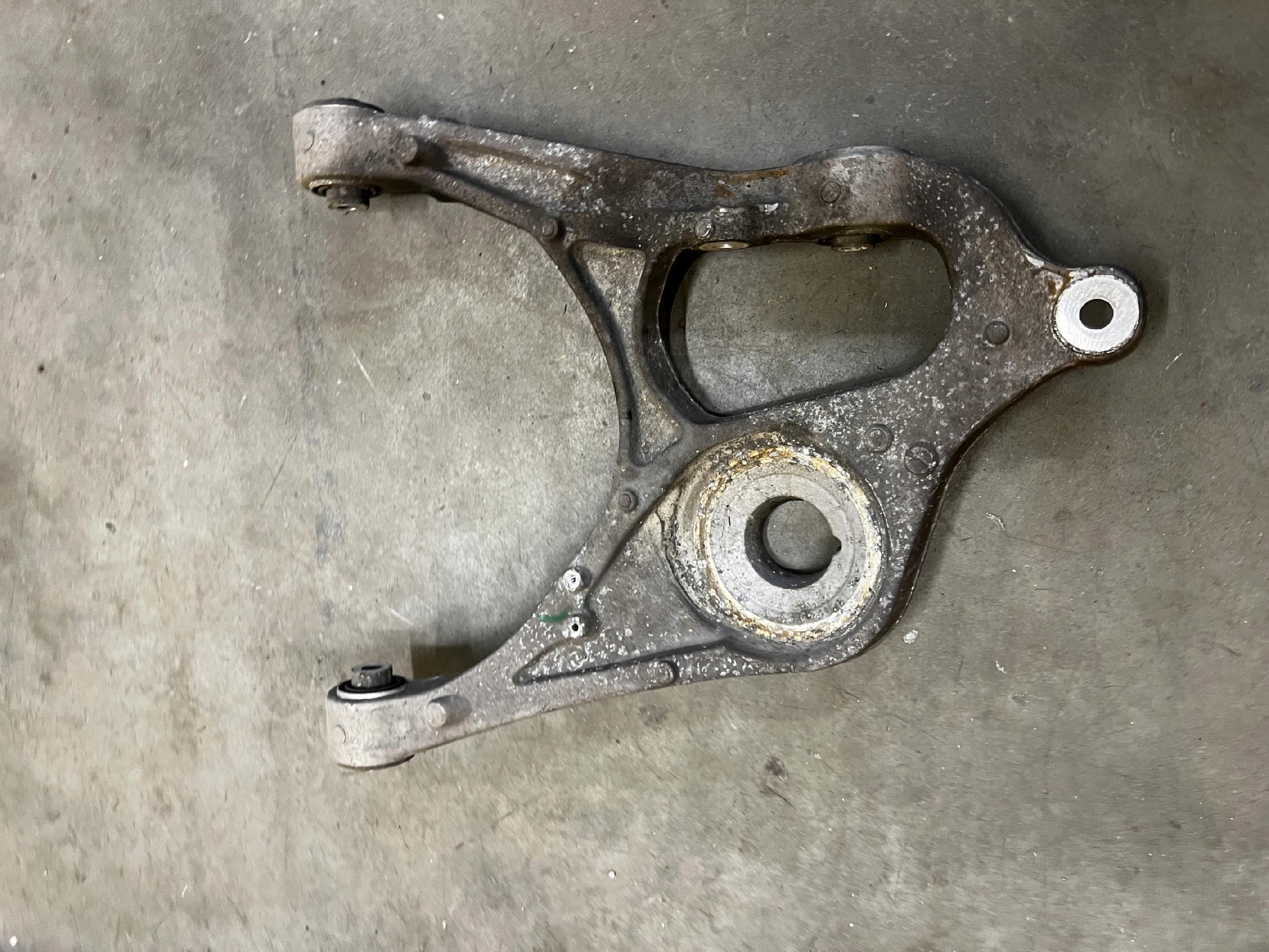 WAHACZ TYŁ TYLNY LEWY MERCEDES GL X166