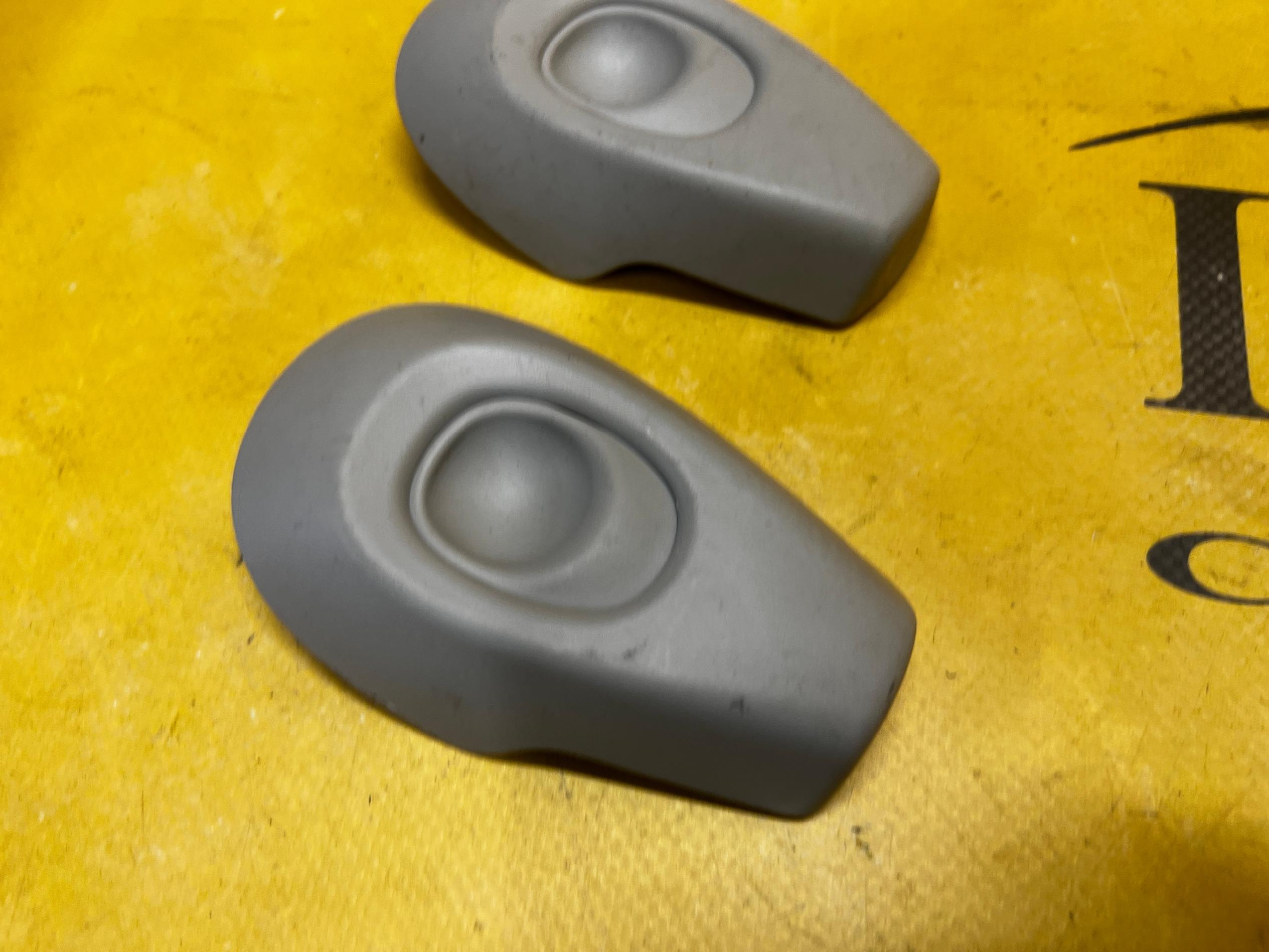 2 X SUWAK REGULACJI WYSOKOŚCI PASA BEZPIECZEŃSTWA RENAULT CLIO IV