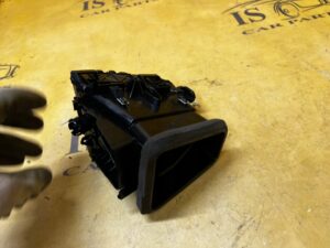 KRATKA KRATKI NAWIEWU PRAWA DESKI KONSOLI CITROEN DS7 CROSSBACK X74 EU