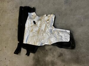 BLACHA OSŁONA OBUDOWA TERMICZNA ŚCIANY GRODZIOWEJ DACIA DUSTER II