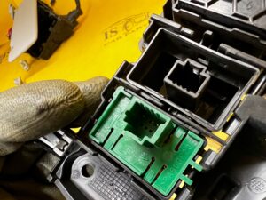 OSŁONA ZAŚLEPKA POD KIEROWNICĘ KONSOLI DESKI LEWA RENAULT CLIO IV EU