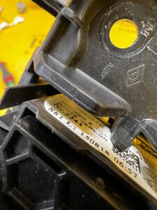 OSŁONA ZAŚLEPKA POD KIEROWNICĘ KONSOLI DESKI LEWA RENAULT CLIO IV EU