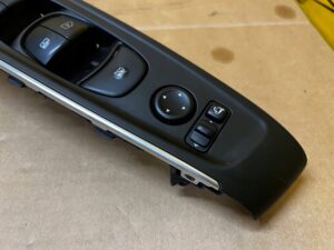 PANEL PRZYCISK PRZEŁĄCZNIK SZYB LUSTEREK PRZÓD LEWY RENAULT KOLEOS II EU