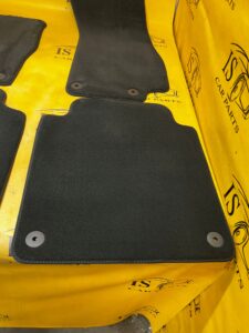 KOMPLET DYWANIKI WYCIERACZKI WELUROWE AUDI A8 D5 LONG EU NOWE OEM