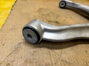 NOWY WAHACZ DOLNY PRZÓD LEWY FORD BRONCO 21-