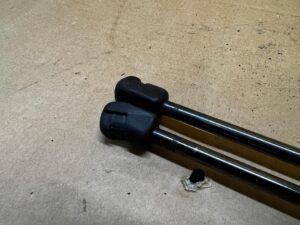 KOMPLET SIŁOWNIKI TELESKOPY MASKI POKRYWY SILNIKA RENAULT KOLEOS II