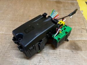 SKRZYNKA MODUŁ BEZPIECZNIKÓW WIĄZKA CITROEN DS7 CROSSBACK X74 2.0 BLUE HDI