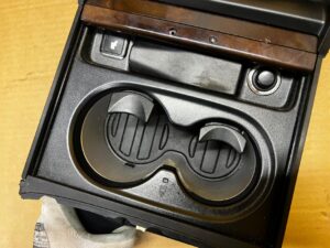 SCHOWEK UCHWYT NA KUBKI CUPHOLDER DREWNO MERCEDES GL X166