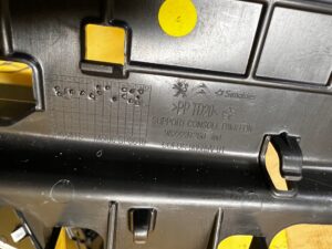 LAMPKA OŚWIETLENIE PODSUFITKI PRZÓD CITROEN DS7 CROSSBACK X74