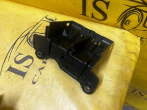 UCHWYT MOCOWANIE SKRZYNKI BEZPIECZNIKÓW CITROEN DS7 CROSSBACK X74