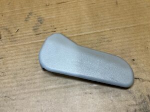 ZAŚLEPKA OSŁONA FOTELA PRZÓD PRAWY MERCEDES GL X166 GRAY