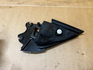 TRÓJKĄT OSŁONA ZAŚLEPKA LUSTERKA PRZÓD PRAWY PRAWA RENAULT KOLEOS II