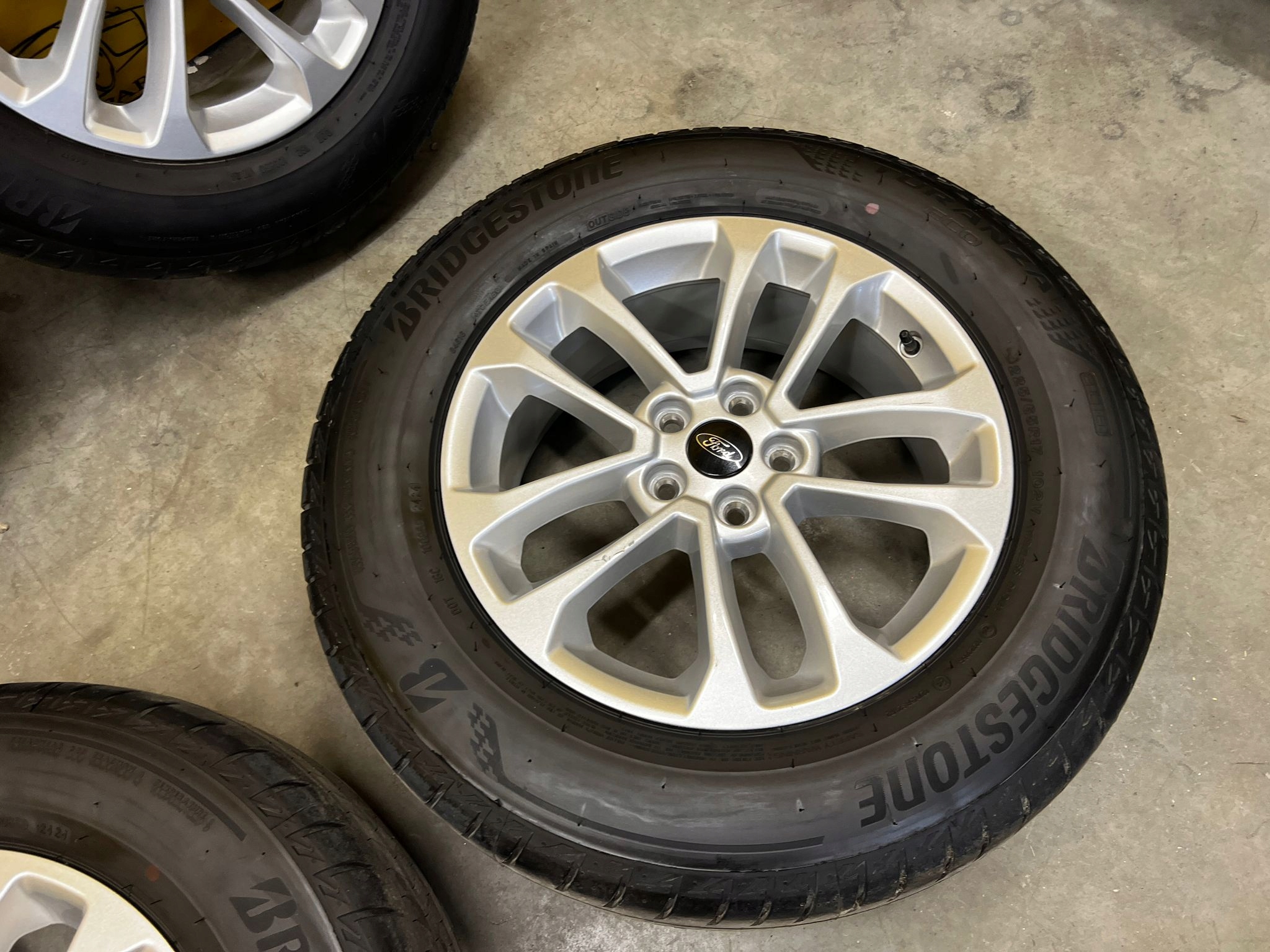 NOWE KOŁA FELGI OPONY LETNIE FORD KUGA MK3 225/65 R17