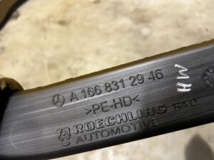 KANAŁ TUNEL KRATKA NAWIEWU POWIETRZA TYŁ LEWY MERCEDES GL X166