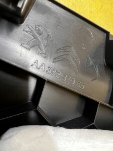 OBUDOWA OSŁONA TUNELU ŚRODKOWEGO LEWA CITROEN DS7 CROSSBACK X74 EU