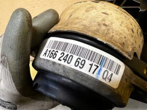 WSPORNIK PODUSZKA MOCOWANIE SILNIKA PRAWA PRAWY MERCEDES GL X166 3.0 CDI