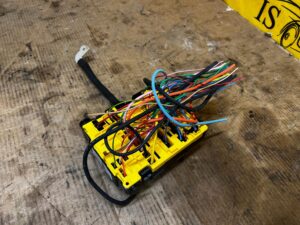 SKRZYNKA MODUŁ BEZPIECZNIKÓW WIĄZKA CITROEN DS7 CROSSBACK X74 2.0 BLUE HDI