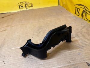 WYGŁUSZENIE USZCZELKA OSŁONA PODSZYBIA MASKI PRZÓD LEWY MERCEDES GL X166