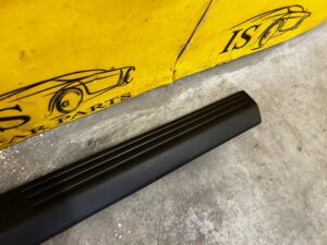 LISTWA OSŁONA NAKŁADKA PROGU SŁUPKA B PRZÓD LEWY CITROEN DS7 CROSSBACK X74
