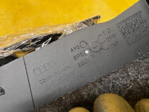 LISTWA OSŁONA NAKŁADKA PROGU PRZÓD LEWY LED AUDI A8 D5