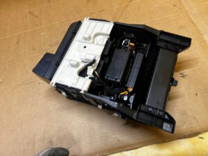 SCHOWEK UCHWYT NA KUBKI CUPHOLDER DREWNO MERCEDES GL X166