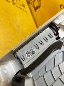 POSZYCIE OSŁONA SŁUPKA ŚRODKOWEGO B PRAWY PRAWA AUDI A8 D5 2TG