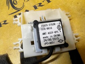 ANTENA RADIA WZMACNIACZ SYGNAŁU ANTENY GPS RENAULT CLIO IV