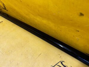 LISTWA SZYBY ODRZUTNIK WODY LEWA AUDI A8 D5 4N